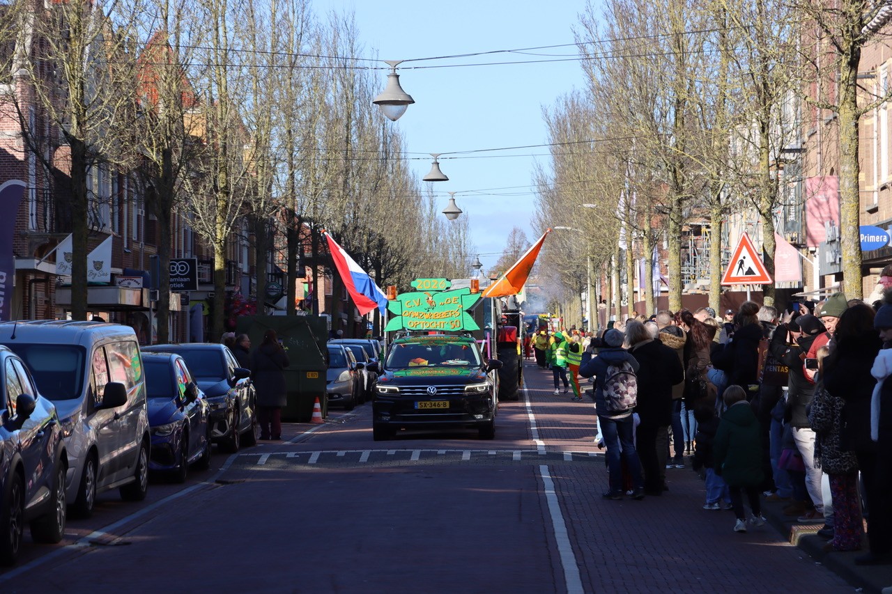 Carnavalsoptocht op de Damlaan F.M. van den Bergh