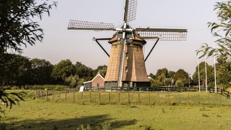 Essesteijn 16 bij 9 2 Molen kleiner