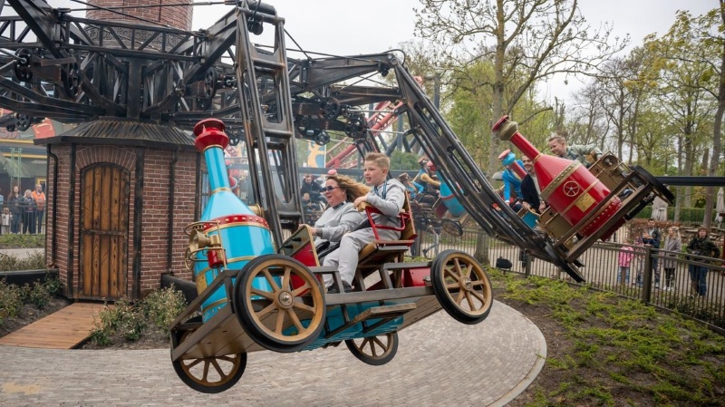 Stoomcylcoon in familiepark Drievliet