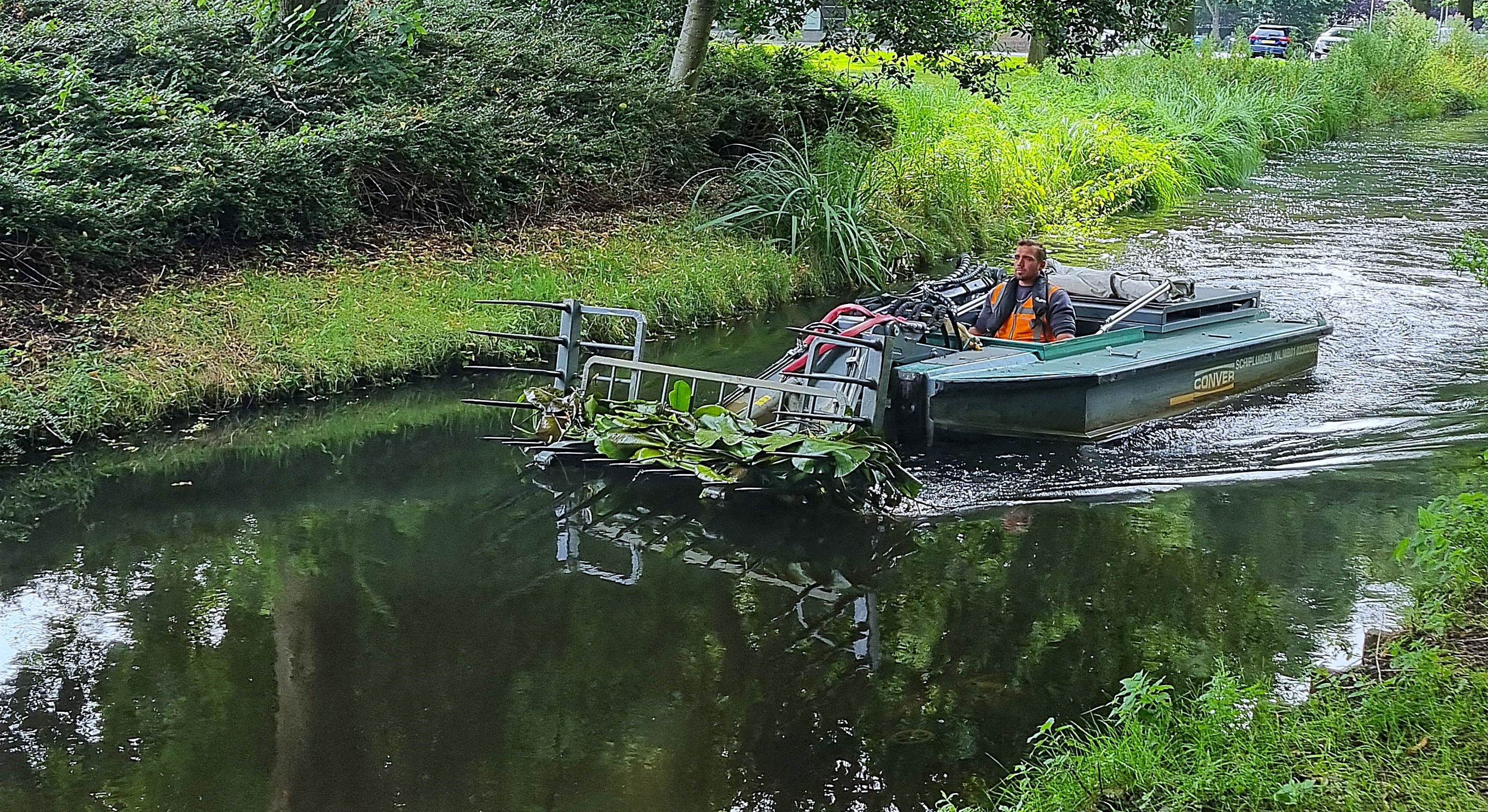 MAAI 04 Het maaibootje in actie