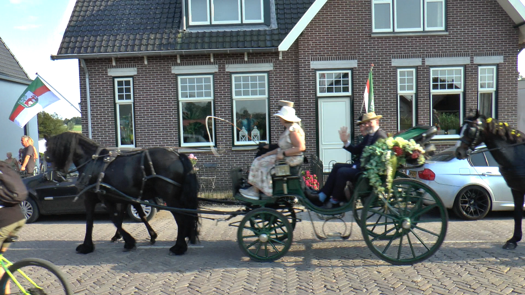 StoPaVr08 De optocht