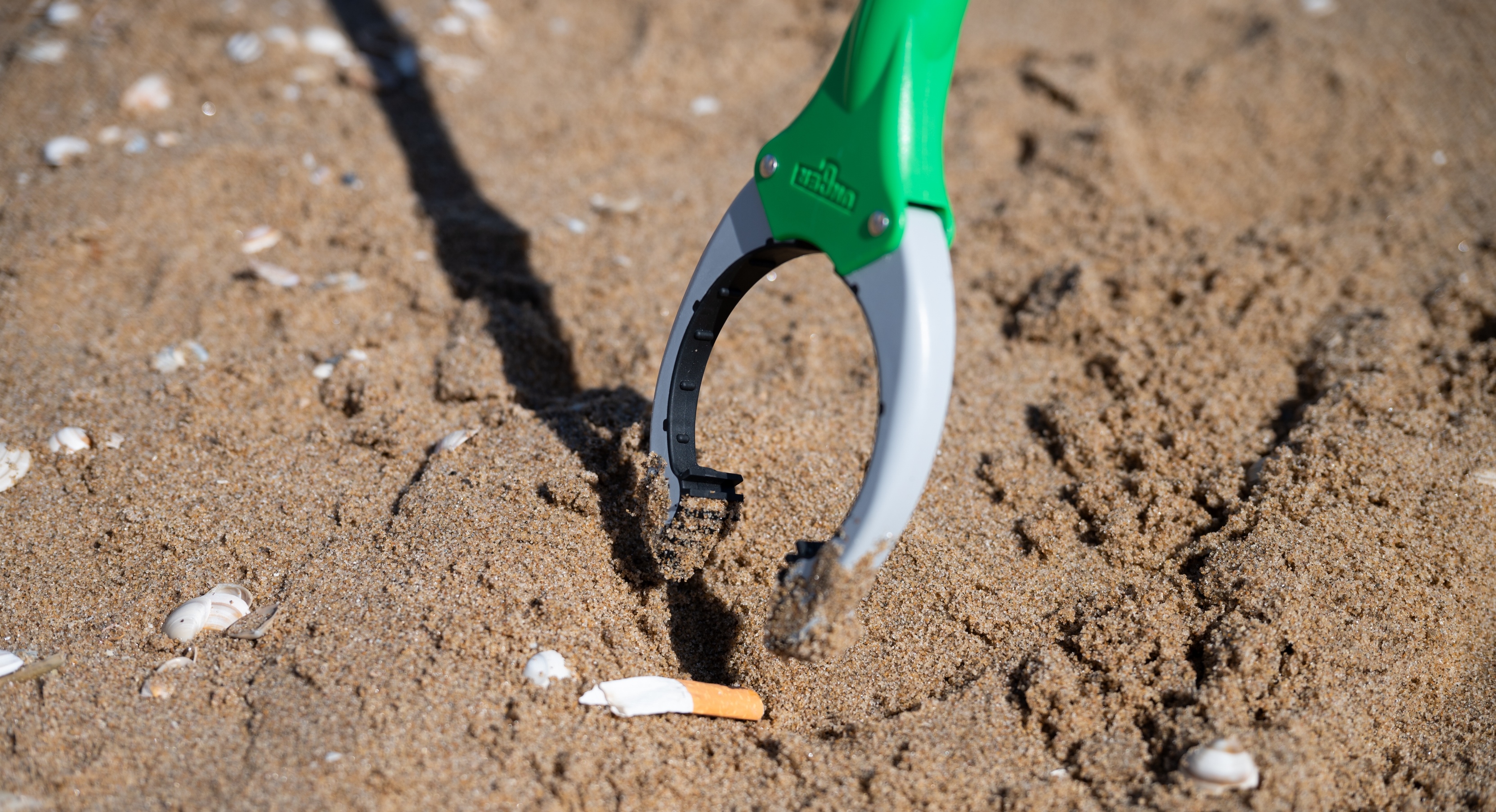 Strand schoonmaken credit Juri Hiensch 05