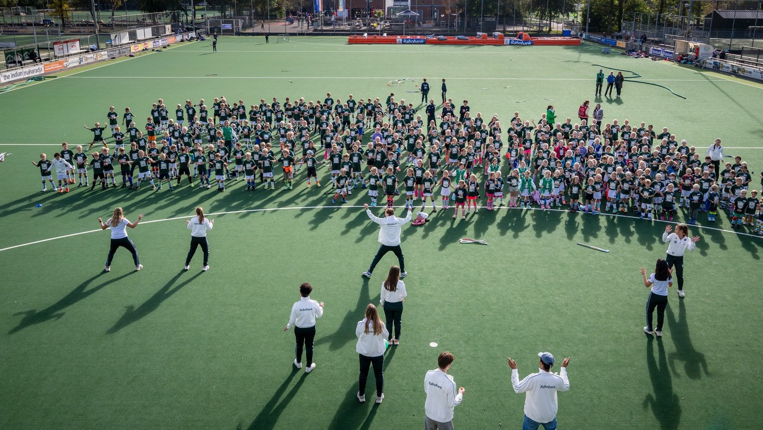 Cartouche sportdag groepsfoto