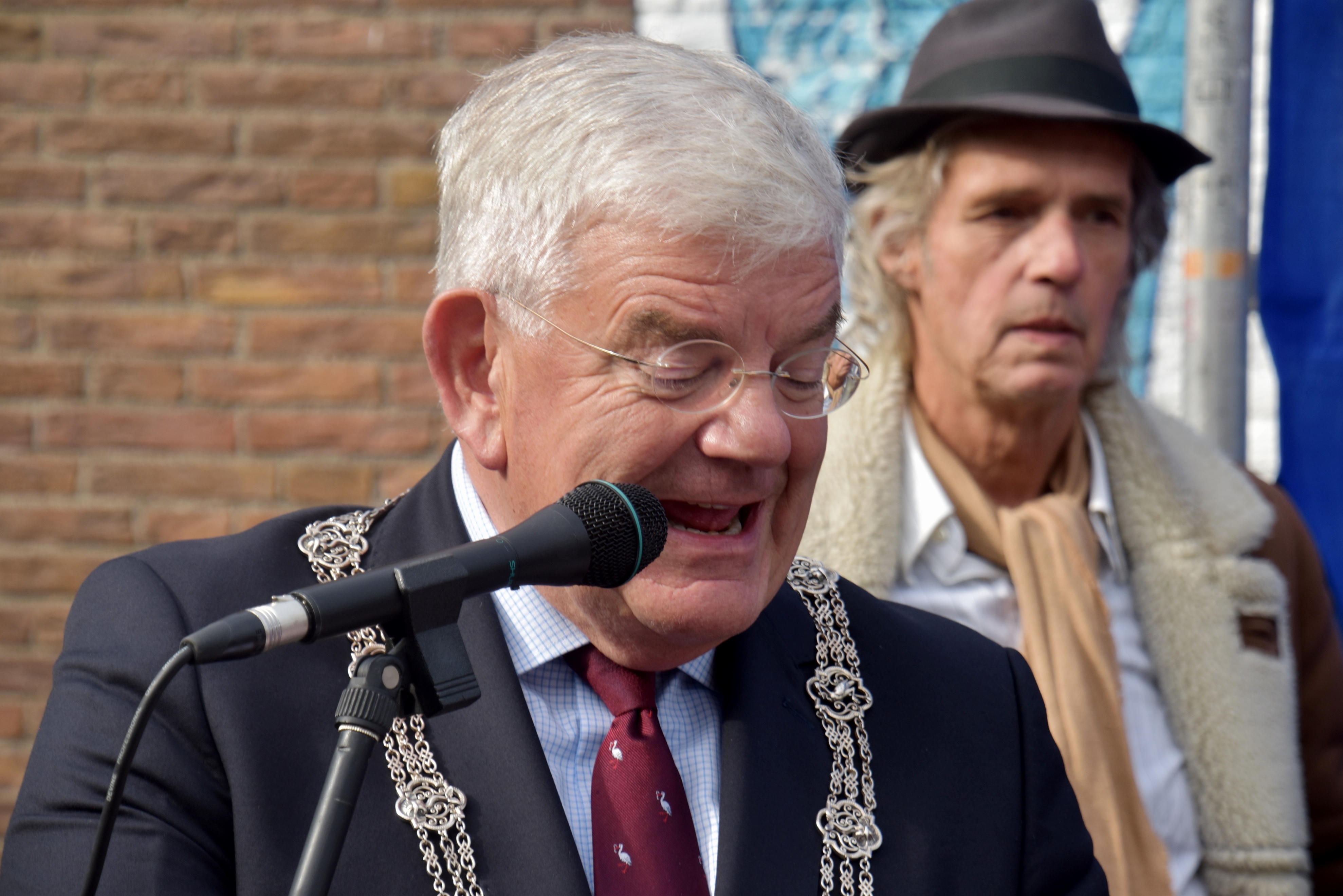 Muur13 Toespraak burgemeester Jan van Zanen