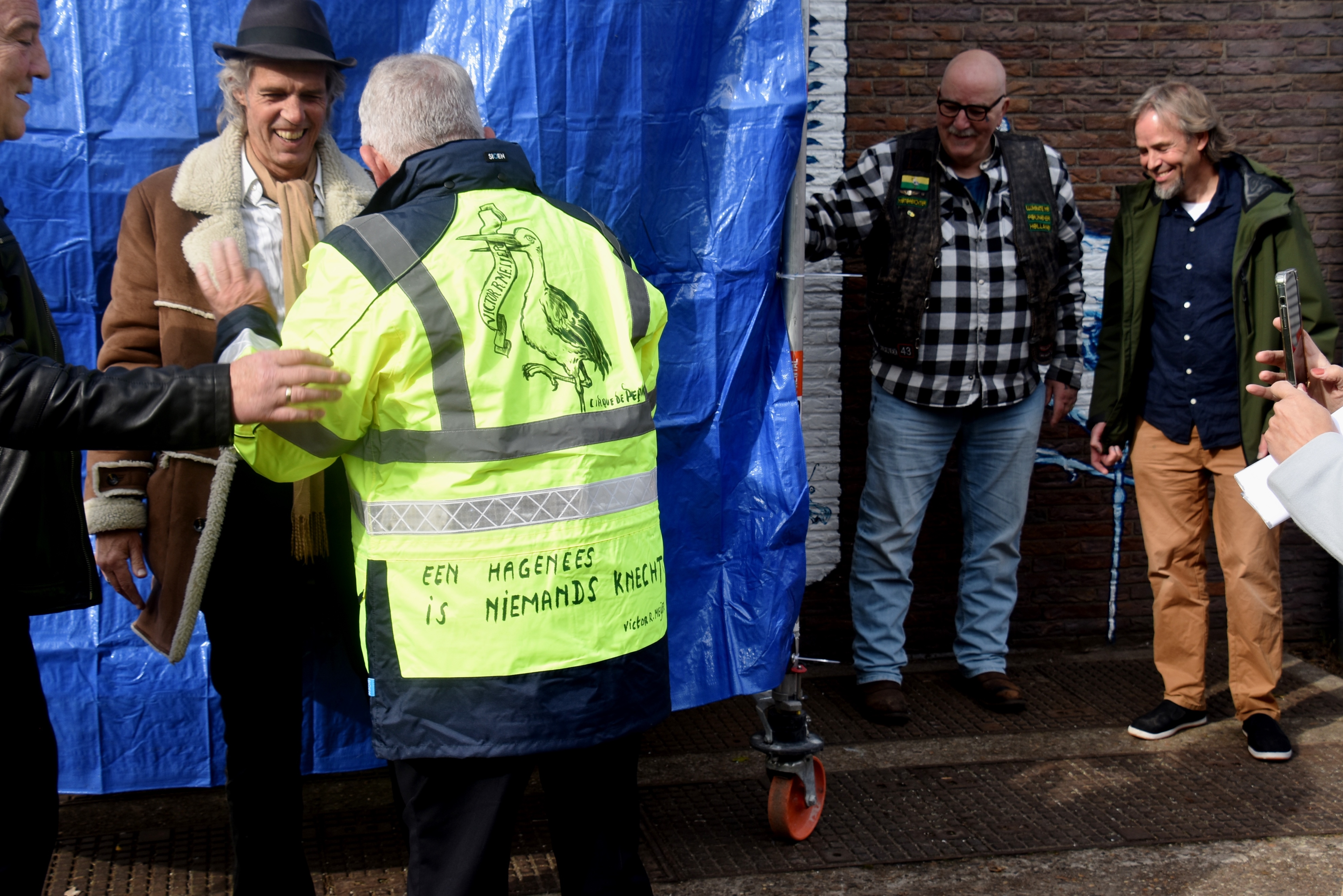 Muur22 Klaar voor de onthulling