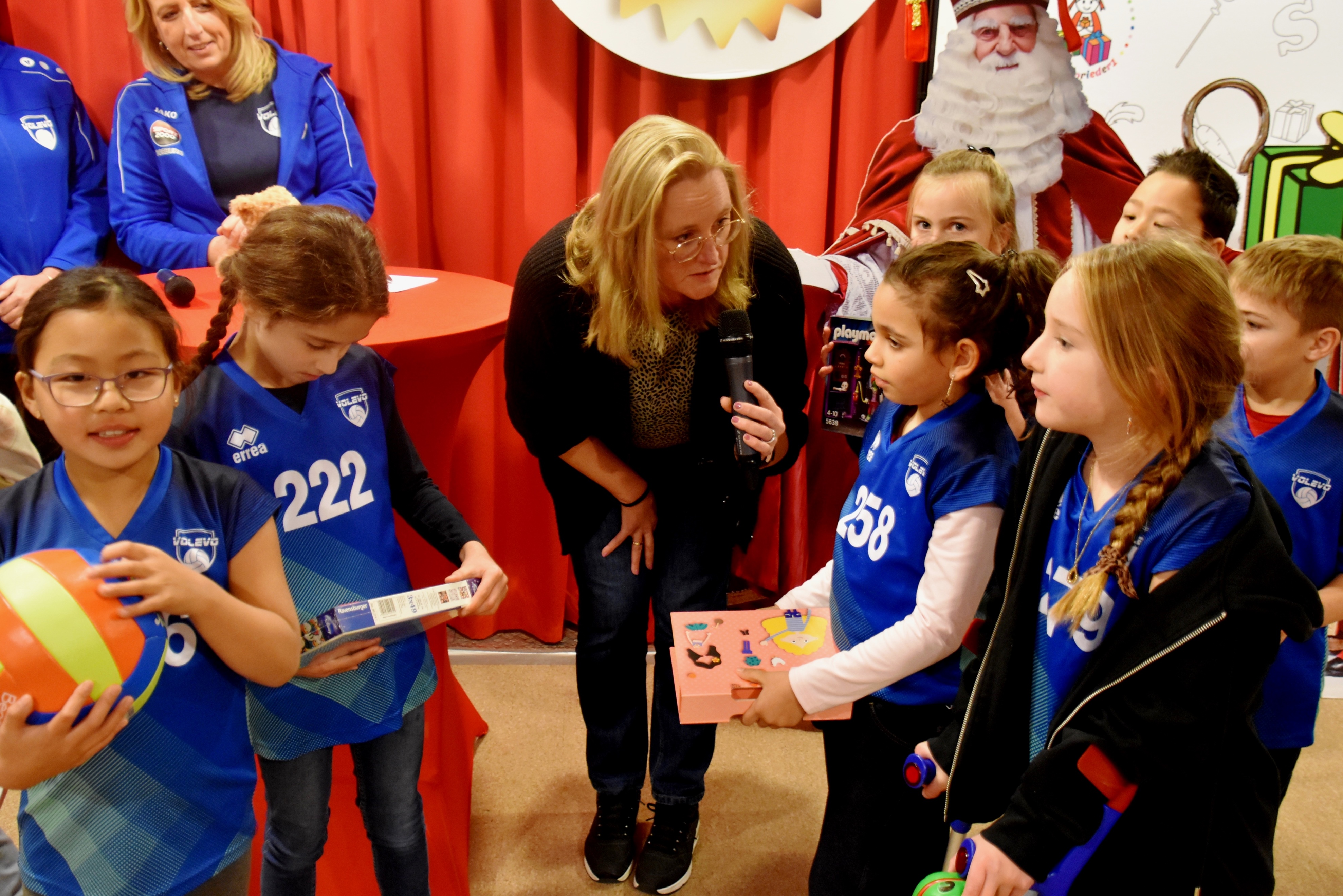 2024 11 21 06 Kinderen van volleybalver. VOLEVO