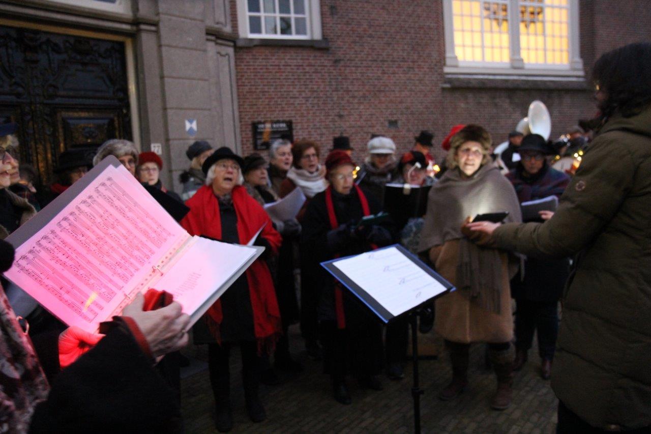 AP Ontsteken lichtjes kerstboom 03