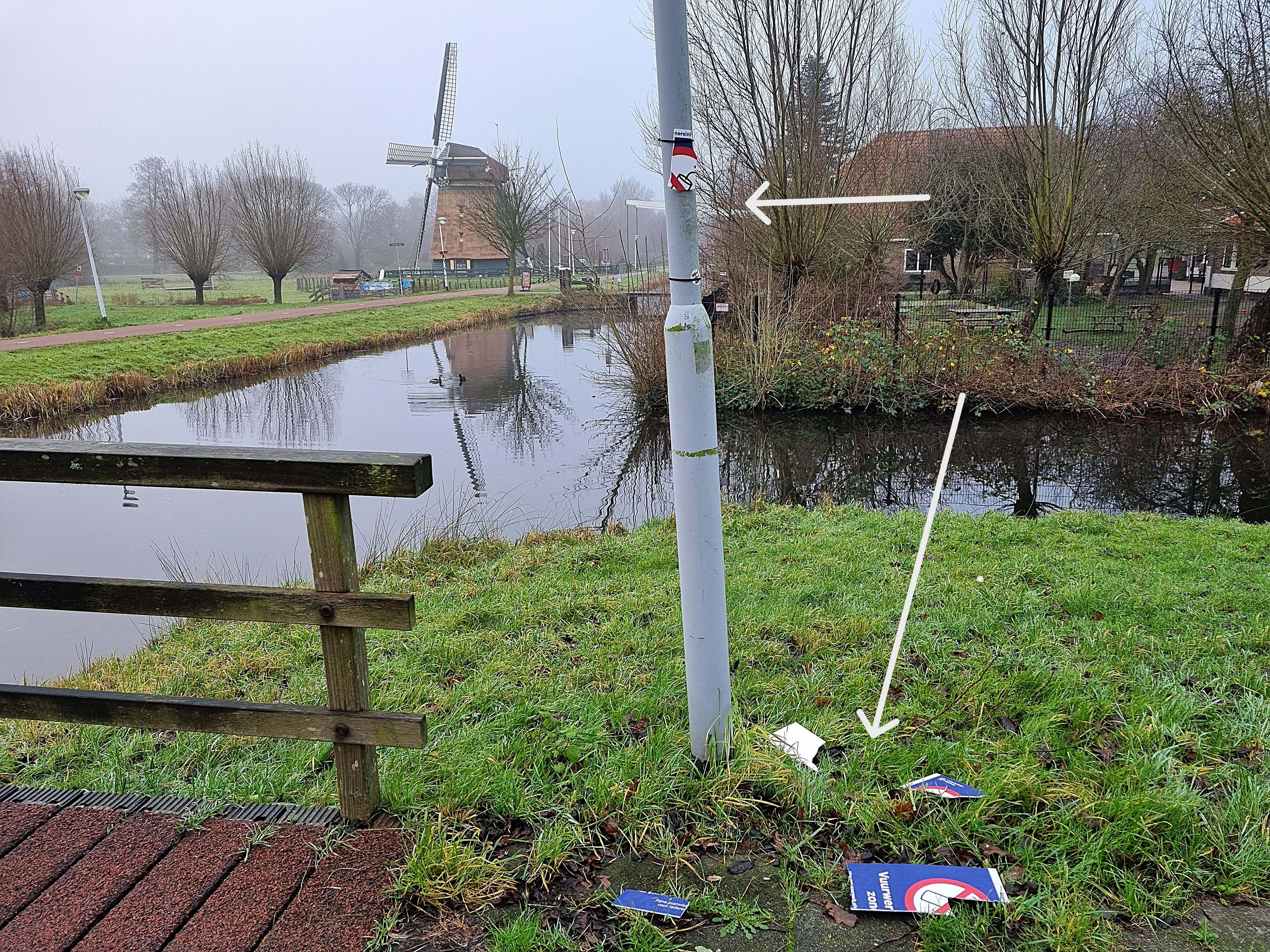 Borden betreffende vuurwerkvrije zone bij Molen de Vlieger gesloopt 1