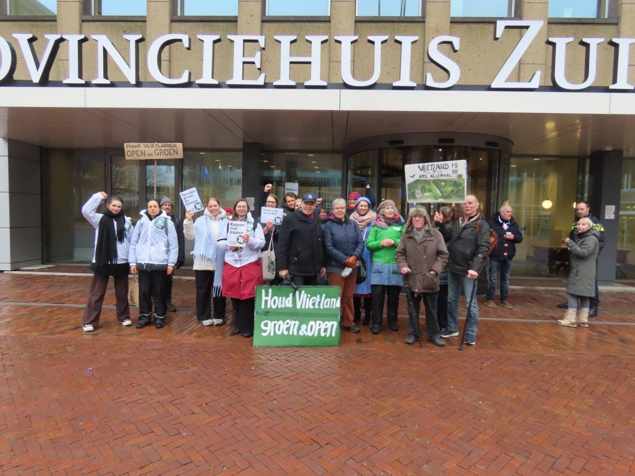 Protest bij Provinciehuis 2