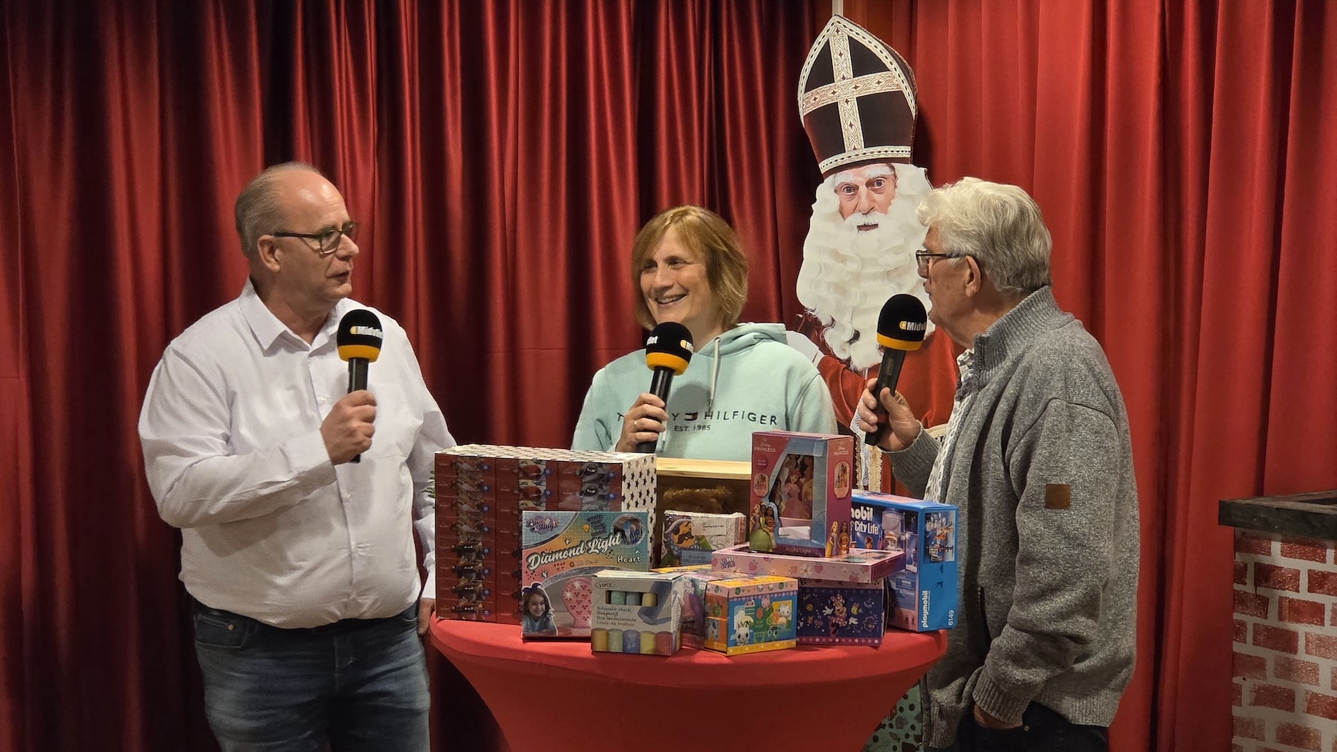 Julie doneert Sintvoorieder1