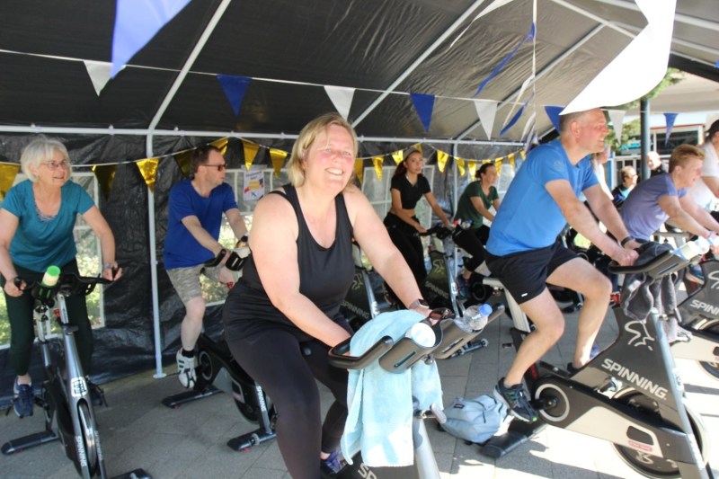 spinning in Sportschool Kneteman Roparun HMC ApdeHeus IMG 0527