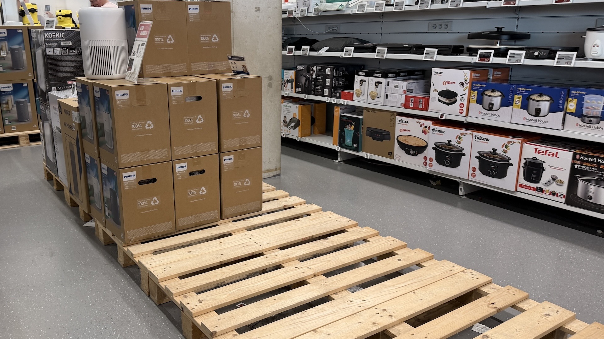 VR Press lege schappen