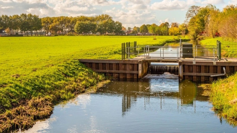 waterkwaliteit slootje Natuur en Milieu 16bij9 800